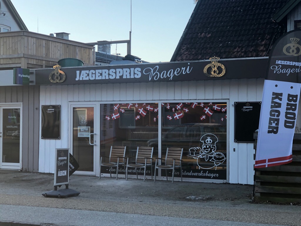I dag åbnede Jægerspris Bageri. Foto: Rolf Larsen.